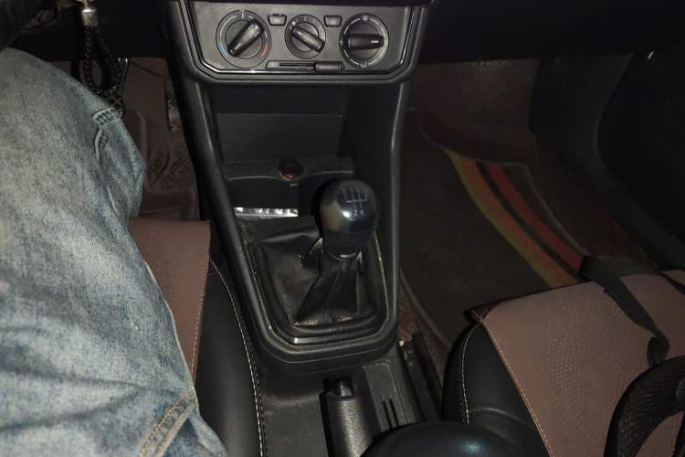 Used Volkswagen Jetta 2017 1.4L Manual Fashion Edition Gear Lever