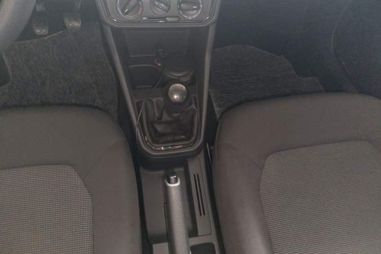 Used Volkswagen Jetta 2017 1.5L Manual Fashion Edition Gear Lever