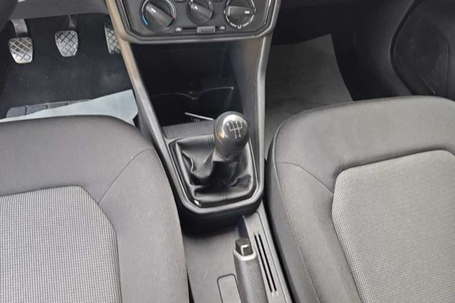 Used Volkswagen Jetta 2017 1.4L Manual Fashion Edition Gear Lever