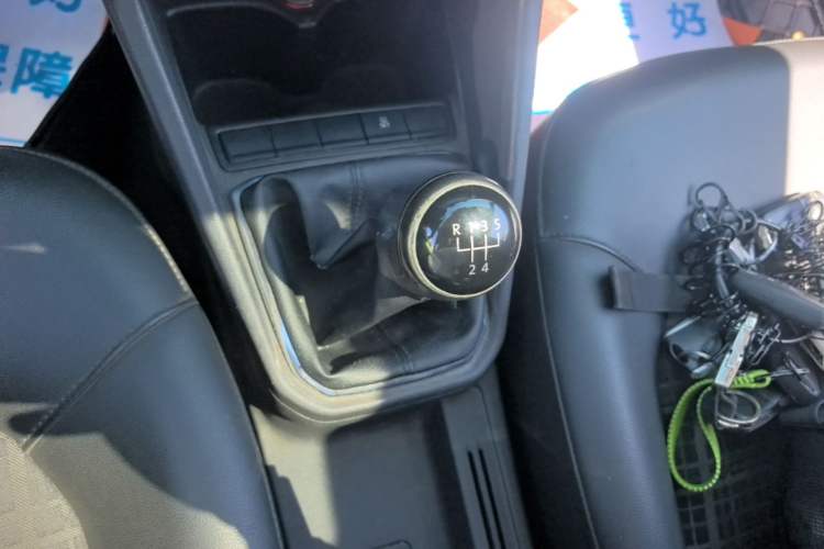 Used Volkswagen Jetta 2017 1.4L Manual Comfort Model Gear Lever