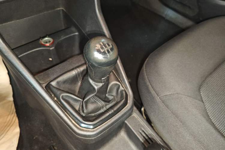 Used Volkswagen Jetta 2017 1.4L Manual Fashion Edition Gear Lever
