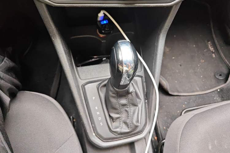 Used Volkswagen Jetta 2017 1.5L Automatic Fashion Model Gear Lever