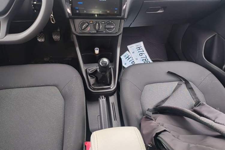 Used Volkswagen Jetta 2017 1.5L Manual Fashion Edition Gear Lever