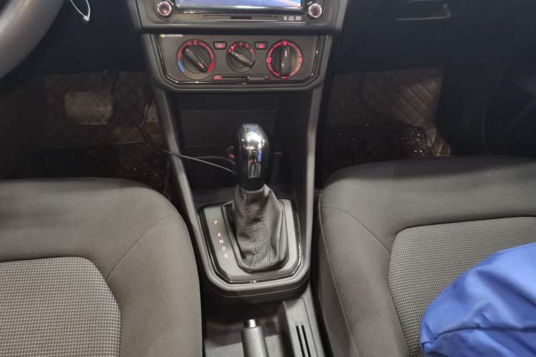 Used Volkswagen Jetta 2017 1.5L Automatic Fashion Model Gear Lever