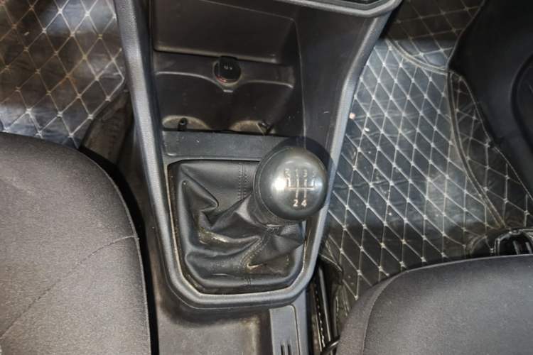 Used Volkswagen Jetta 2017 1.5L Manual Fashion Edition Gear Lever