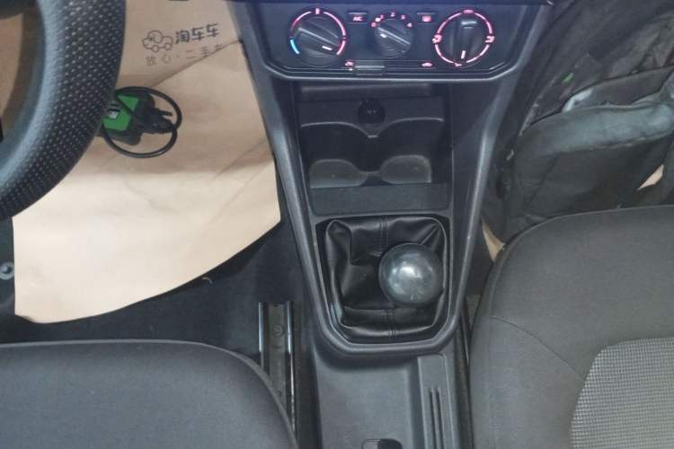 Used Volkswagen Jetta 2017 1.4L Manual Fashion Edition Gear Lever