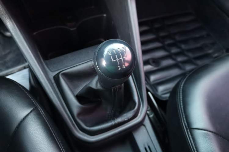 Used Volkswagen Jetta 2017 1.5L Manual Fashion Edition Gear Lever