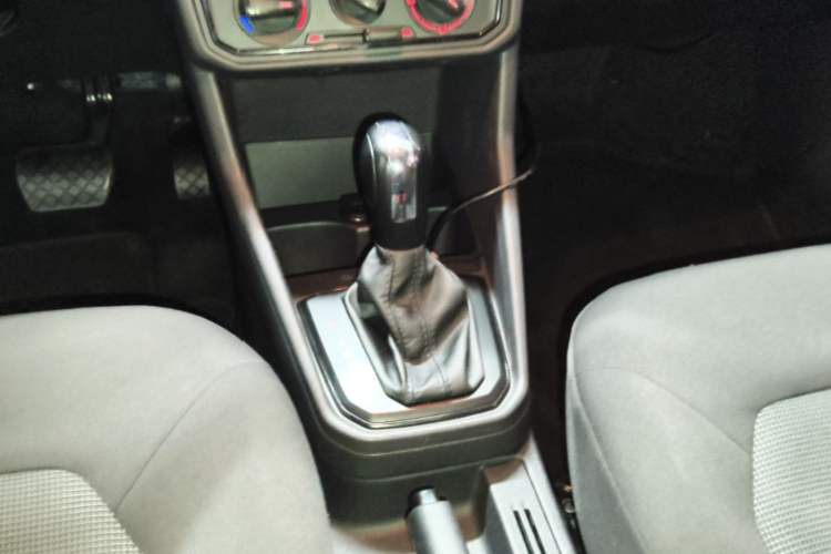Used Volkswagen Jetta 2017 1.5L Automatic Fashion Model Gear Lever