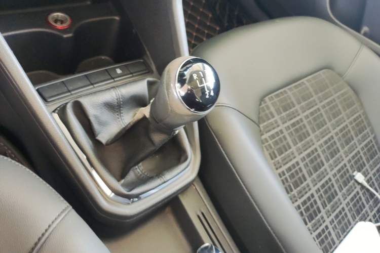 Used Volkswagen Jetta 2017 1.5L Manual Comfort Model Gear Lever