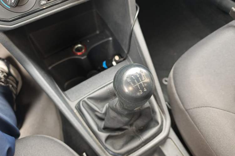 Used Volkswagen Jetta 2017 1.4L Manual Fashion Edition Gear Lever