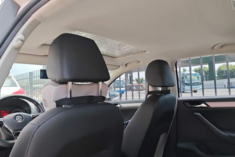 Used Volkswagen Jetta 2017 1.5L Manual Comfort Model Headliner