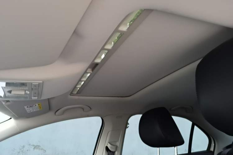 Used Volkswagen Jetta 2017 1.4L Manual Comfort Model Headliner