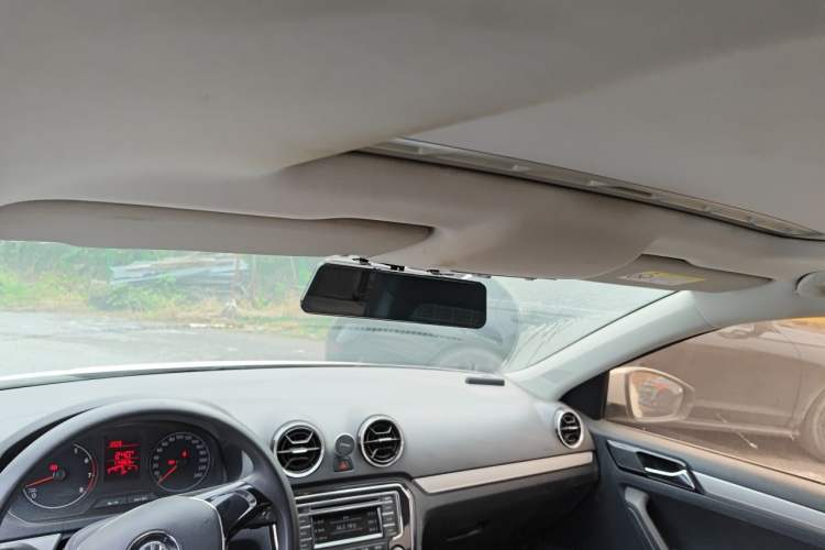Used Volkswagen Jetta 2017 1.5L Manual Comfort Model Headliner