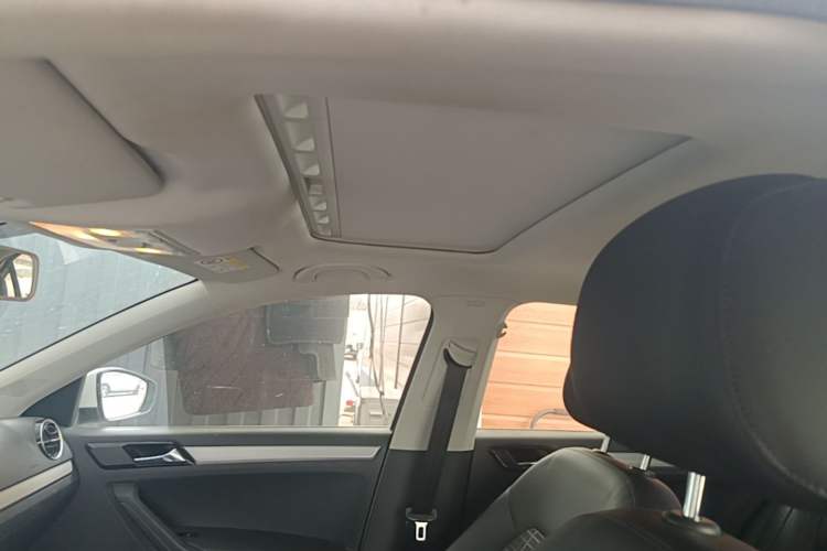 Used Volkswagen Jetta 2017 1.5L Manual Comfort Model Headliner