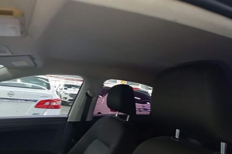 Used Volkswagen Jetta 2017 1.4L Manual Fashion Edition Headliner