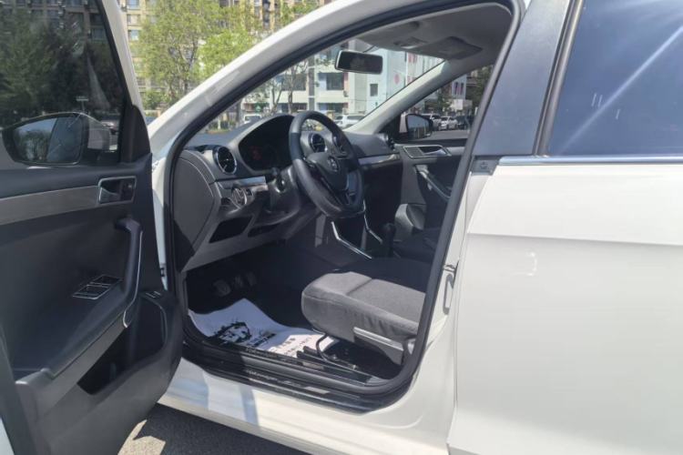 Used Volkswagen Jetta 2017 1.4L Manual Fashion Edition Interior 1