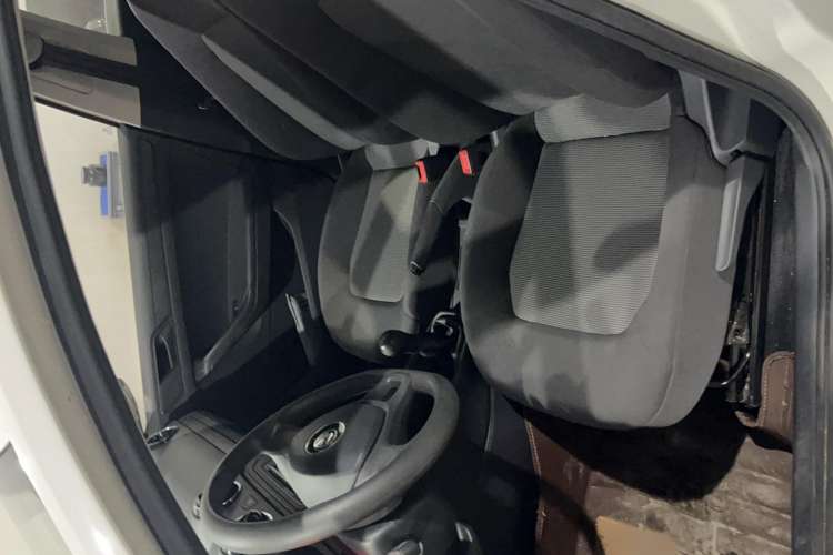 Used Volkswagen Jetta 2017 1.4L Manual Fashion Edition Interior 1