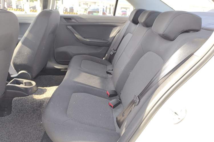 Used Volkswagen Jetta 2017 1.4L Manual Fashion Edition Interior 1