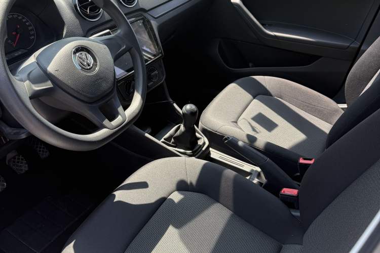 Used Volkswagen Jetta 2017 1.4L Manual Fashion Edition Interior 2