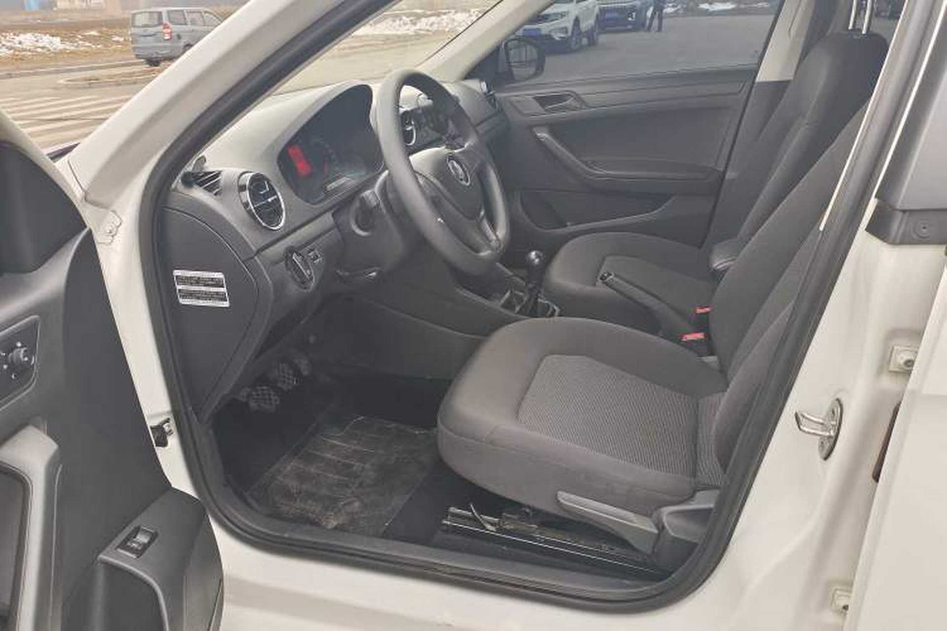 Used Volkswagen Jetta 2017 1.4L Manual Fashion Edition Interior 2