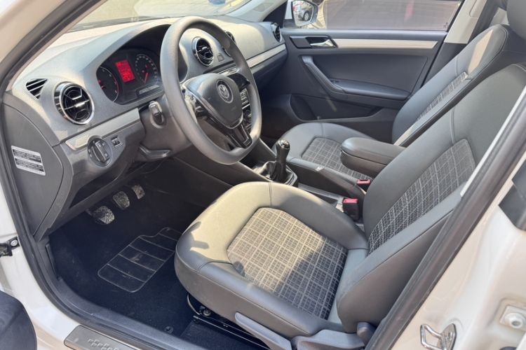 Used Volkswagen Jetta 2017 1.5L Manual Comfort Model Interior 2