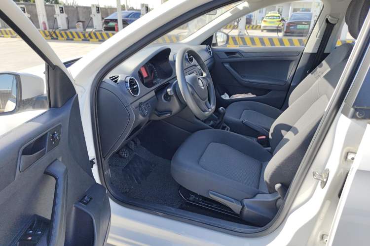 Used Volkswagen Jetta 2017 1.4L Manual Fashion Edition Interior 2