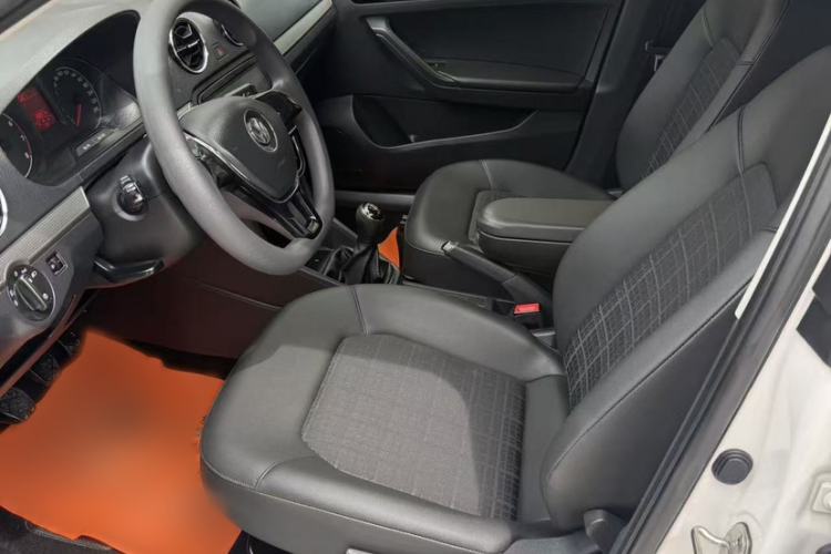 Used Volkswagen Jetta 2017 1.5L Manual Comfort Model Interior 2