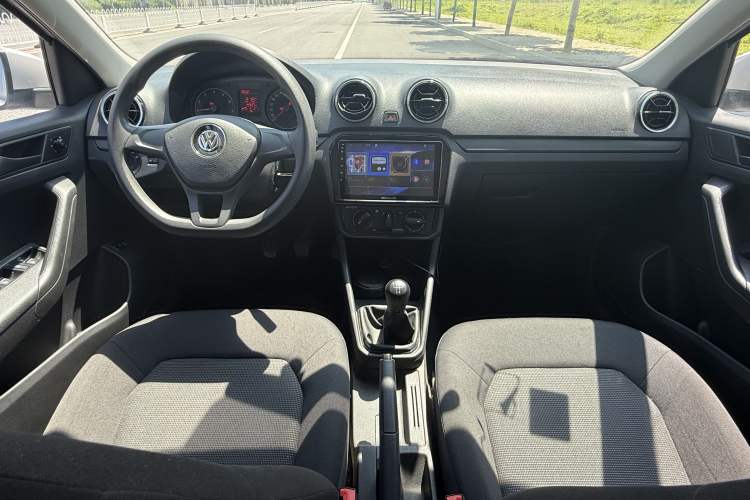 Used Volkswagen Jetta 2017 1.4L Manual Fashion Edition Interior 3