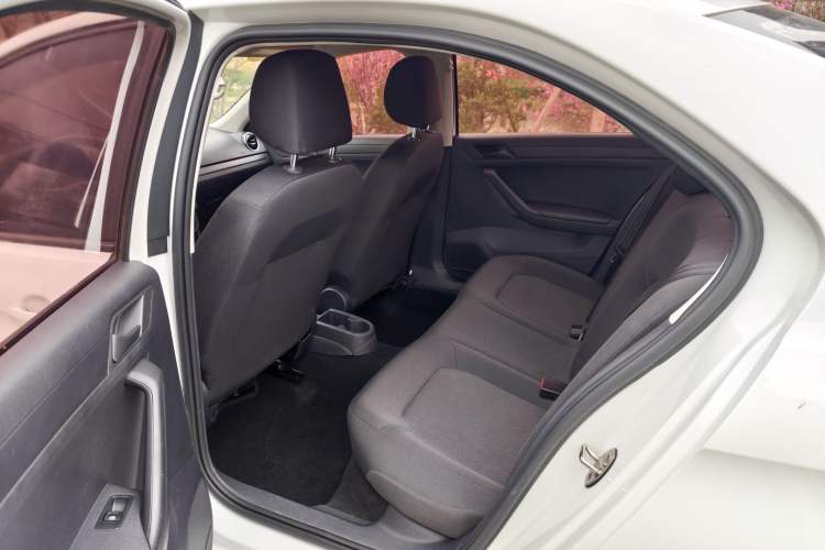 Used Volkswagen Jetta 2017 1.4L Manual Fashion Edition Interior 3