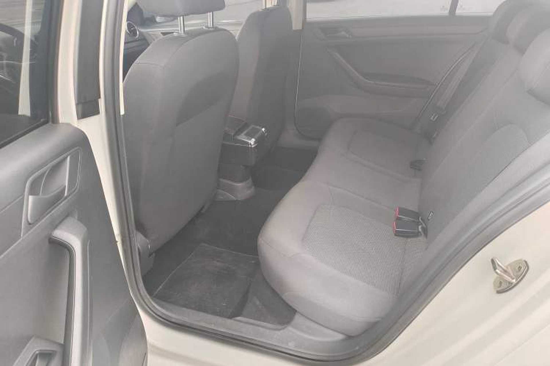 Used Volkswagen Jetta 2017 1.4L Manual Fashion Edition Interior 3