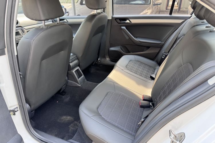 Used Volkswagen Jetta 2017 1.5L Manual Comfort Model Interior 3