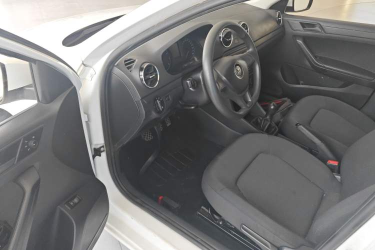 Used Volkswagen Jetta 2017 1.4L Manual Fashion Edition Interior 3