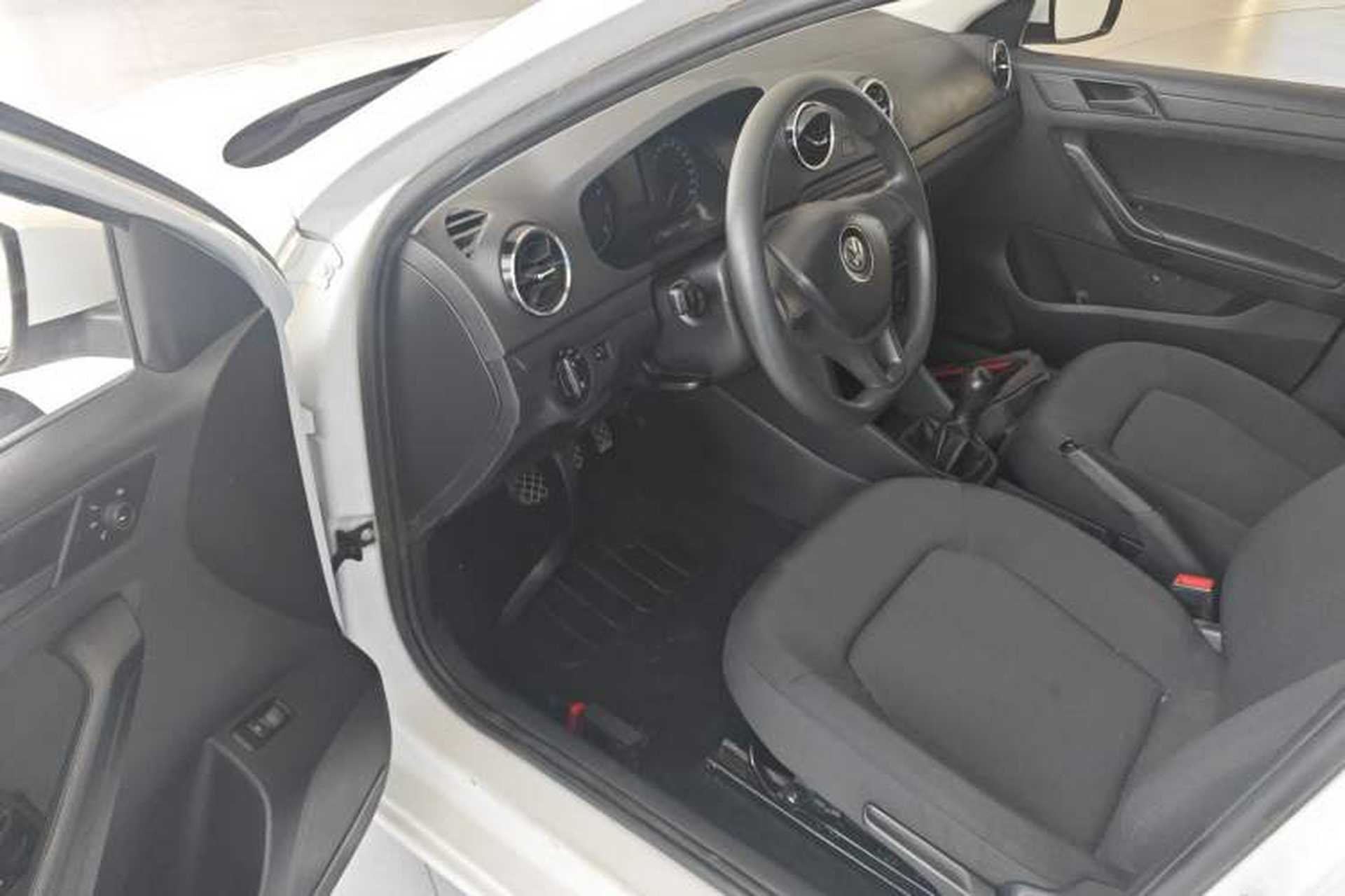 Used Volkswagen Jetta 2017 1.4L Manual Fashion Edition Interior 3
