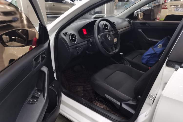 Used Volkswagen Jetta 2017 1.5L Automatic Fashion Model Interior 3
