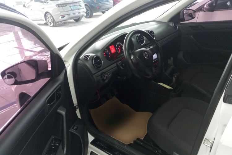Used Volkswagen Jetta 2017 1.4L Manual Fashion Edition Interior 3