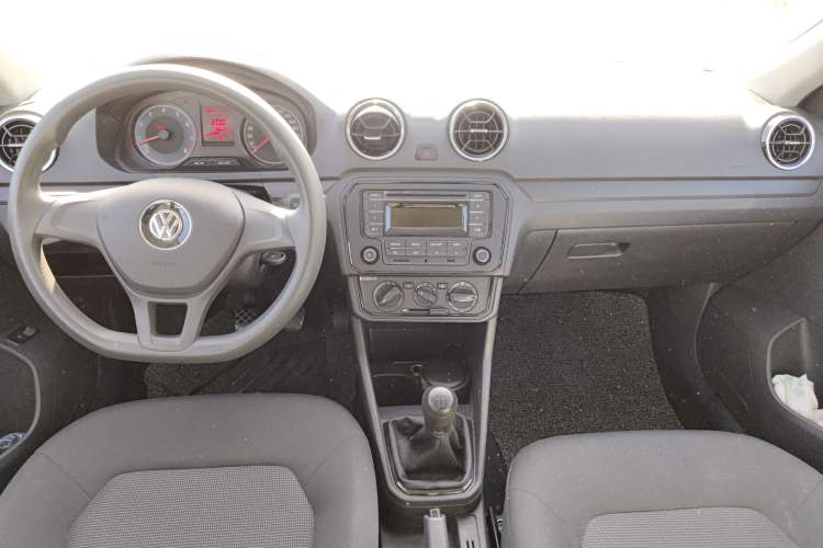 Used Volkswagen Jetta 2017 1.4L Manual Fashion Edition Interior 3