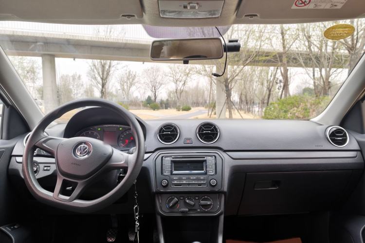 Used Volkswagen Jetta 2017 1.4L Manual Fashion Edition Interior 4