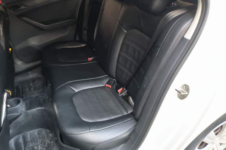 Used Volkswagen Jetta 2017 1.5L Manual Fashion Edition Interior 4