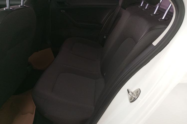 Used Volkswagen Jetta 2017 1.4L Manual Fashion Edition Interior 4