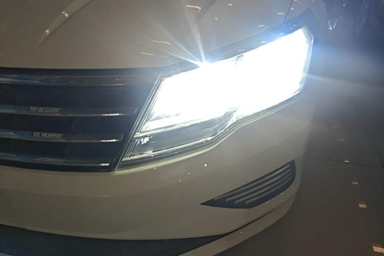 Used Volkswagen Jetta 2017 1.5L Automatic Fashion Model Left Front Headlight