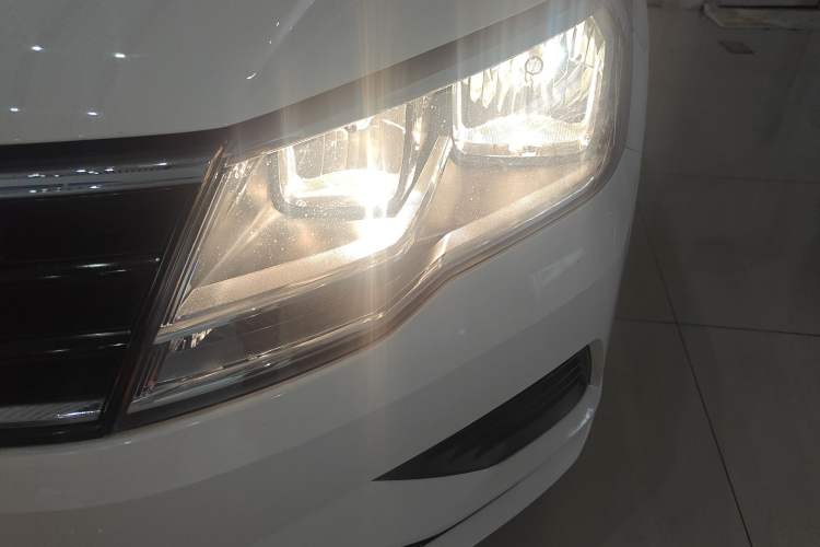 Used Volkswagen Jetta 2017 1.5L Automatic Fashion Model Left Front Headlight
