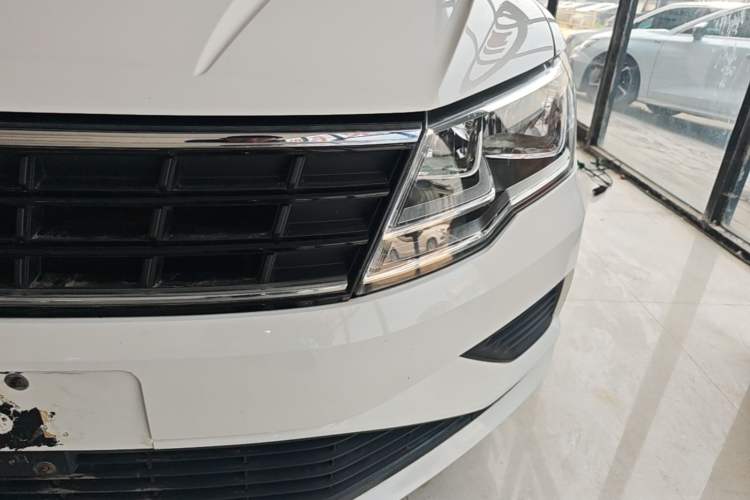 Used Volkswagen Jetta 2017 1.4L Manual Fashion Edition Left Front Headlight