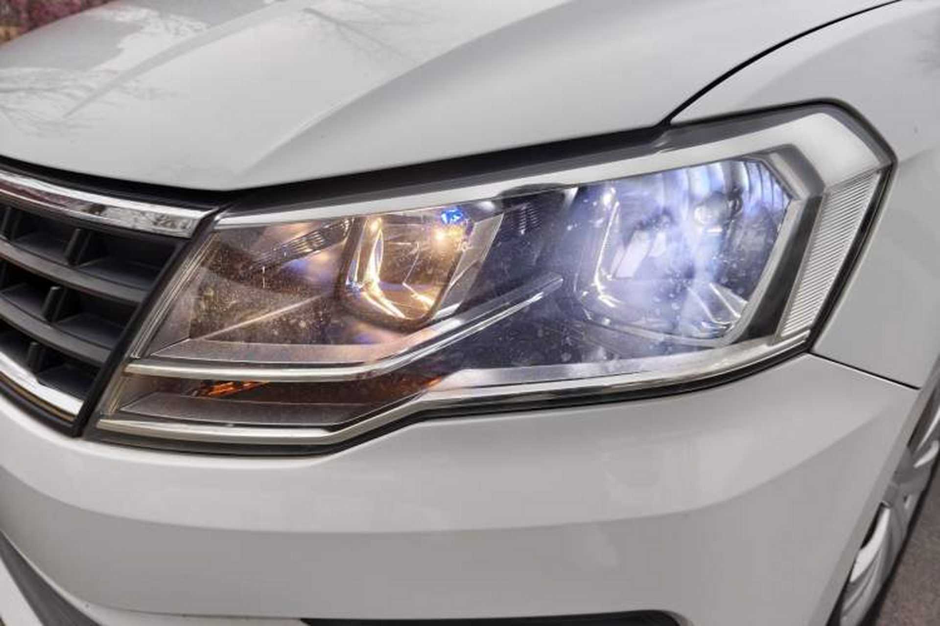 Used Volkswagen Jetta 2017 1.4L Manual Fashion Edition Left Front Headlight