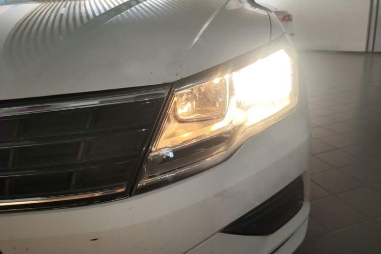 Used Volkswagen Jetta 2017 1.5L Manual Fashion Edition Left Front Headlight