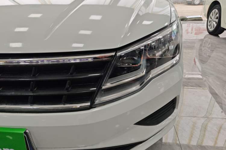 Used Volkswagen Jetta 2017 1.5L Manual Fashion Edition Left Front Headlight