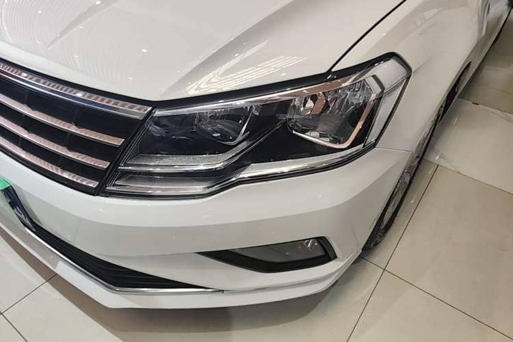 Used Volkswagen Jetta 2017 1.5L Automatic Comfort Model Left Front Headlight