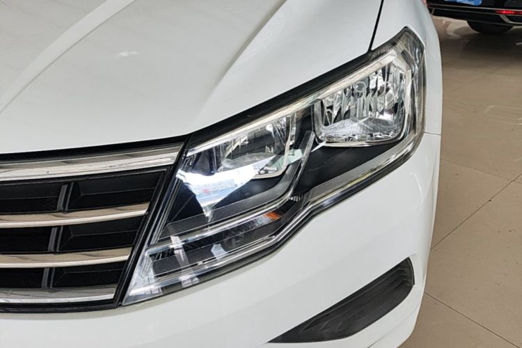 Used Volkswagen Jetta 2017 1.4L Manual Fashion Edition Left Front Headlight