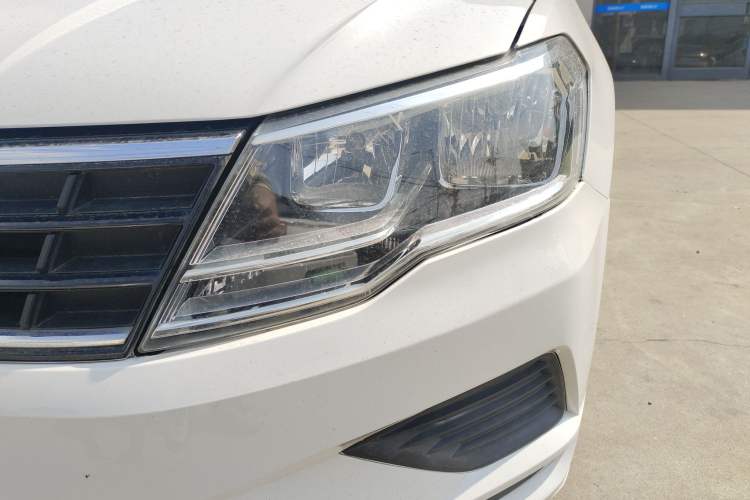 Used Volkswagen Jetta 2017 1.5L Manual Fashion Edition Left Front Headlight