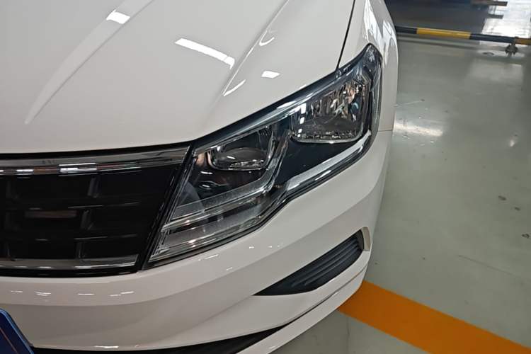 Used Volkswagen Jetta 2017 1.4L Manual Fashion Edition Left Front Headlight