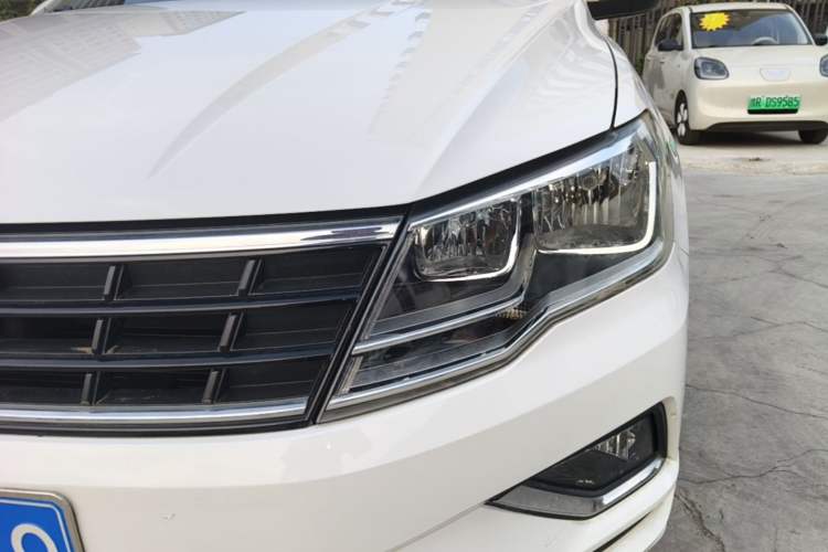 Used Volkswagen Jetta 2017 1.5L Manual Fashion Edition Left Front Headlight